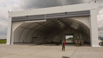 Entregado un primer hangar para