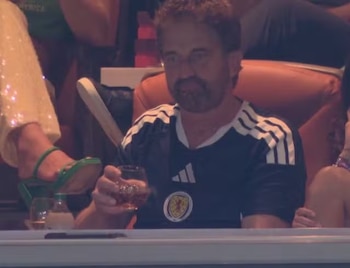 Celebridades en el partido Brasil-Escocia