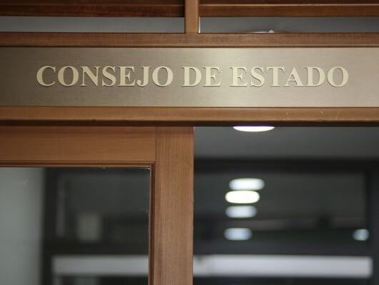 El fallo contempla medidas para enfrentar conexiones ilegales, manipulación de redes y problemas en la medición del consumo - crédito Colprensa