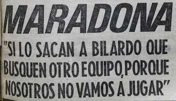 Una foto de primer plano de un artículo de periódico con el titular 'MARADONA' y una cita en negrita en mayúsculas en español