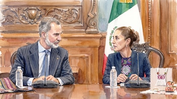 Ilustración acuarela de Claudia Sheinbaum y el Rey Felipe VI sentados en una mesa con micrófonos y botellas. Detrás, una bandera mexicana.