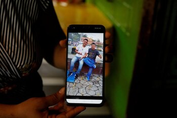 Lucía Pacheco, hermana de Carlos