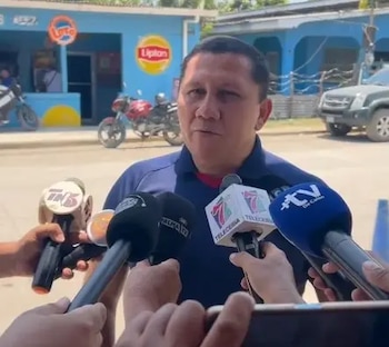 Edwin Euceda Barahona compareció públicamente para rechazar vínculos con el asesinato de agentes de la Dipampco. El exsubcomandante policial aseguró que conoció los señalamientos a través de medios de comunicación. (Foto: Cortesía)