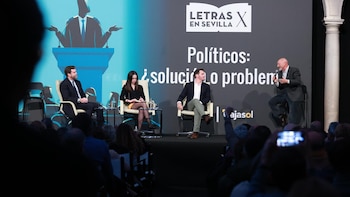 Pérez-Reverte pospone el ciclo Letras