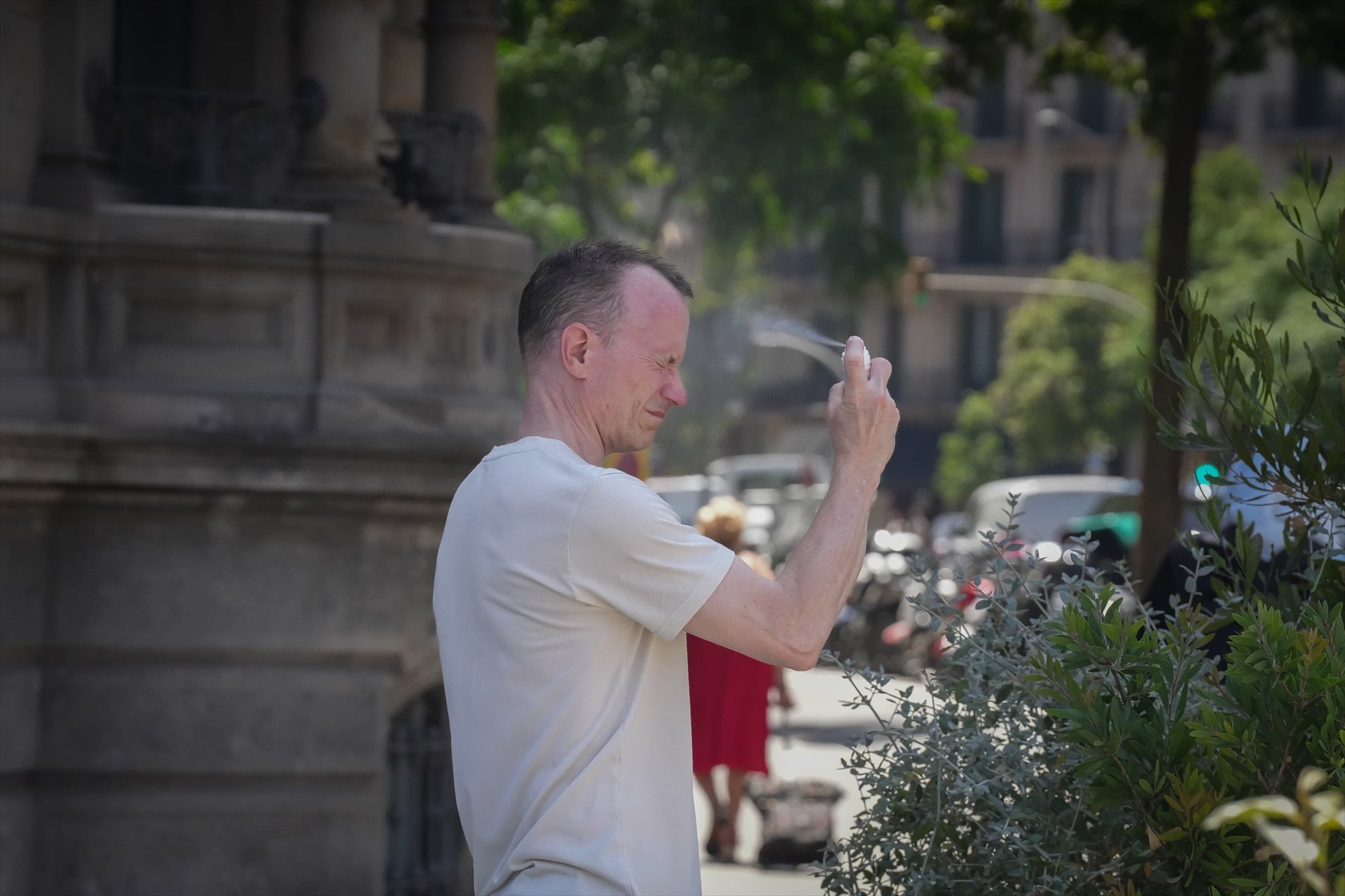 El estrés térmico dificulta el enfriamiento del cuerpo y provoca afecciones como náuseas, mareos y golpes de calor en la población (David Zorrakino / Europa Press)