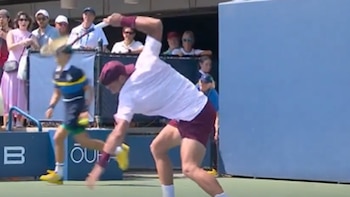 El momento de furia de Francisco Cerúndolo en el US Open: rompió la raqueta tras perder el tercer set ante Struff