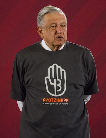 CIUDAD DE MÉXICO, 26SEPTIEMBRE2019.- Andrés Manuel López Obrador, Presidente de México, y Alejandro Encinas, subsecretario de Derechos Humanos de la Segob, ofrecieron una conferencia en Palacio Nacional, en la cual hablaron del estado de la investigación de la desaparición de lus 43 estudiantes de Ayotzinapa, en el marco de quinta aniversario de estos hechos.
FOTO: VICTORIA VALTIERRA /CUARTOSCURO.COM