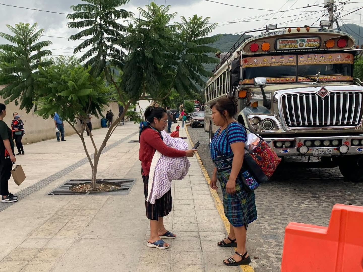 Alza en los combustibles y temor a las extorsiones paralizan el transporte colectivo en dos municipios clave de Guatemala