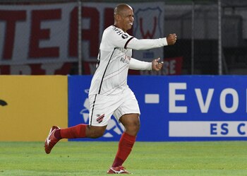 Festejo Paranaense 3 - 2 Jorge Wilstermann
