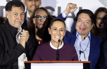 Claudia Sheinbaum al salir del