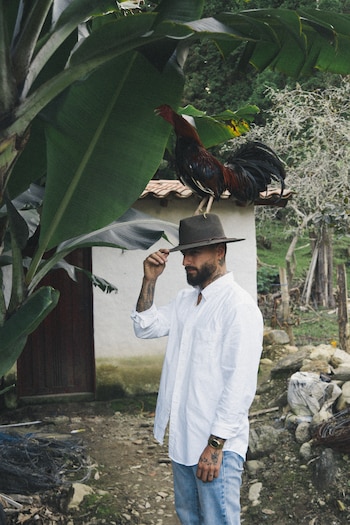 Entre las colaboraciones del álbum destacan Kany García, Beéle, Ryan Castro, Arcángel, Lenny Tavárez, Justin Quiles y Grupo Frontera, además de la participación póstuma de Yeison Jiménez - crédito Paola España Comunicaciones