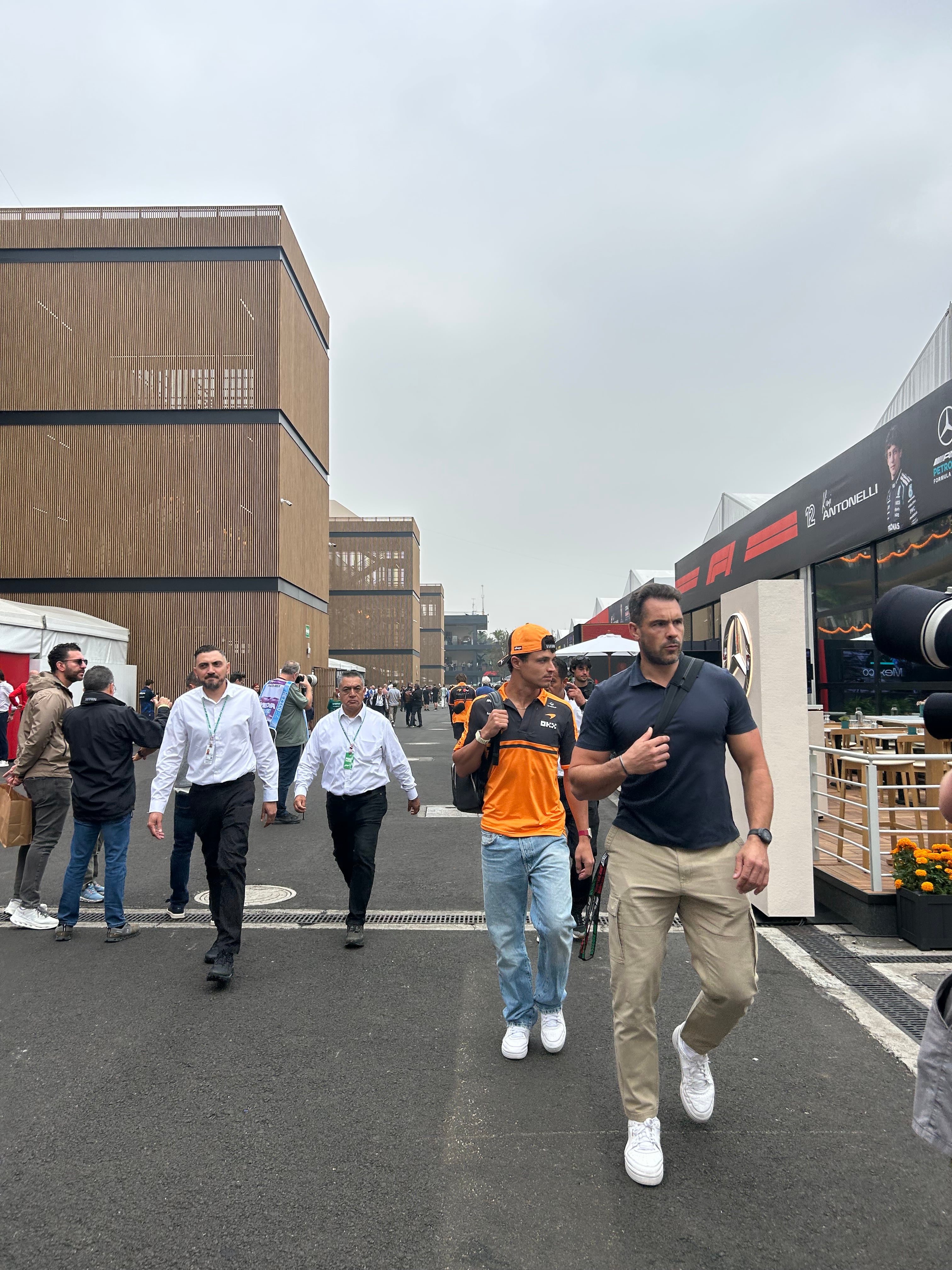 Lando Norris llegando al Gran Premio de México 2026 (Luis Mote Nava/Néstor Hernández Molina)