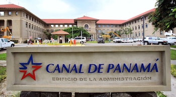 Panamá revelará el 26 de mayo su lista mundialista en el edificio de la Administración del Canal de Panamá, un lugar cargado de simbolismo patriótico para el país. EFE/Alejandro Bolívar