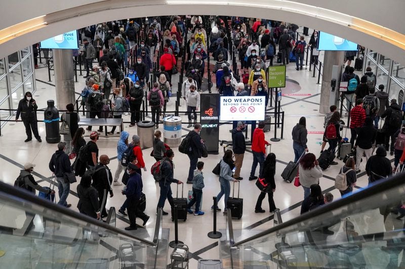 Hartsfield-Jackson recomienda llegar dos horas y media antes en vuelos nacionales y tres horas antes en vuelos internacionales durante el feriado del 4 de julio (REUTERS/Elijah Nouvelage/File Photo)