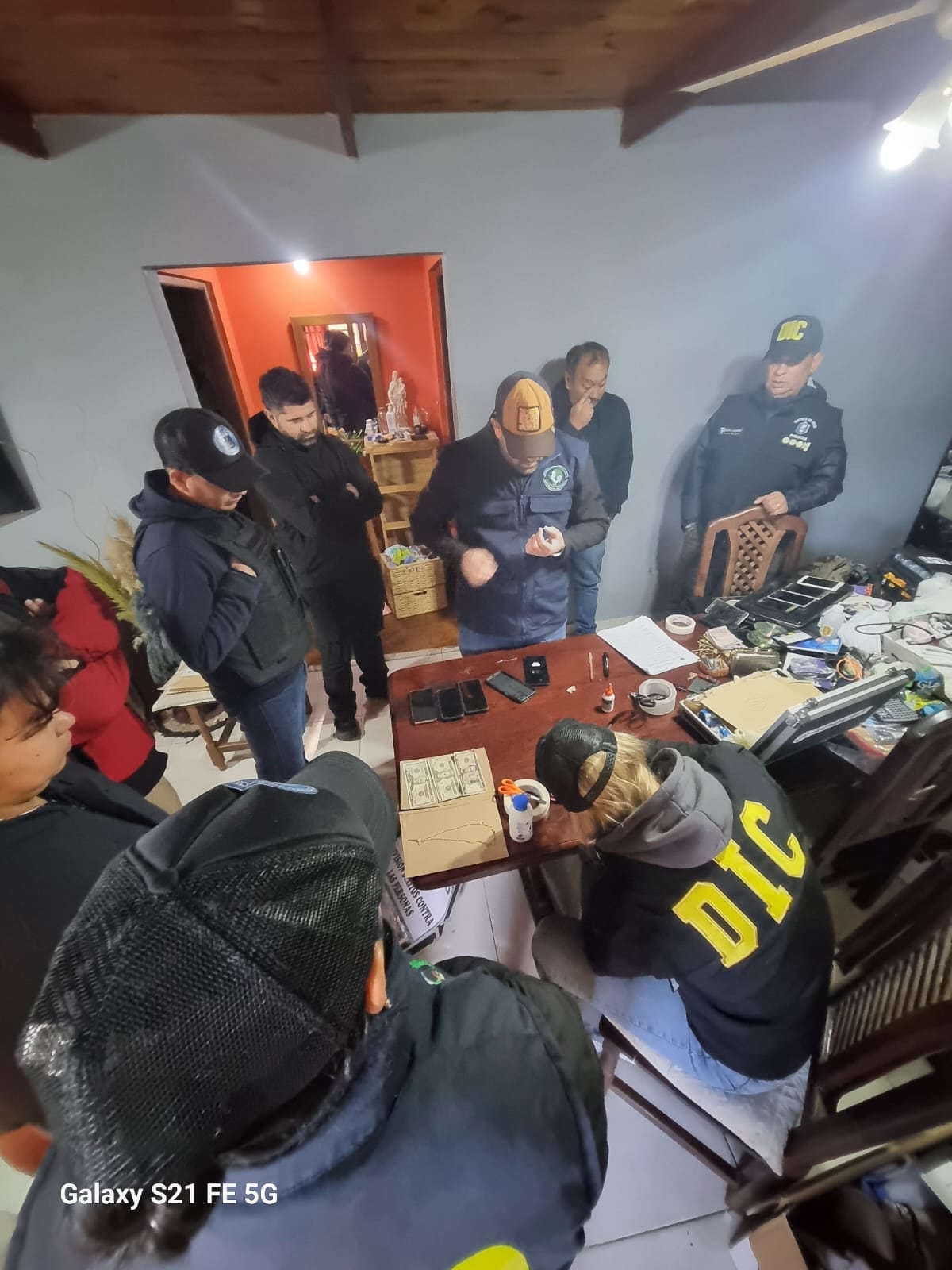 Los agentes secuestraron varios elementos de interés para la causa