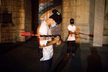 Filipinos se auto flagelan por