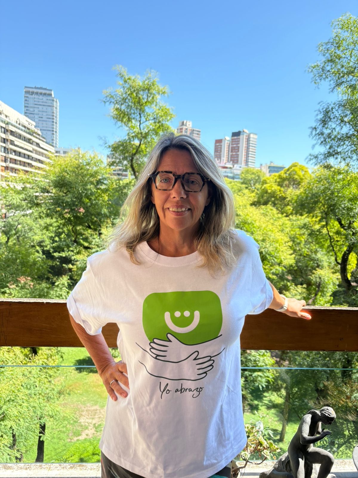 Con su apoyo a #YoAbrazo, María Claudia Pedrayes promueve la recaudación de fondos para la asistencia gratuita de niños y adolescentes