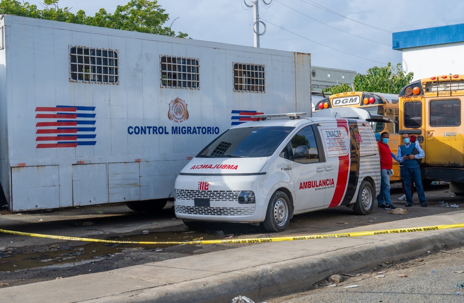 El camión institucional de Migración llevaba cerca de diez días estacionado y sin movimiento a la espera de reparaciones mecánicas. (Cortesía: Dirección General de Migración)