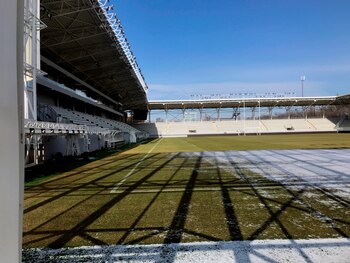 Fotografía del pasado mes de febrero que muestra el interior del nuevo estadio del Arco del Triunfo, poco después de que se completaran las obras de reconstrucción, en el que hasta ahora jugaba en régimen de exclusividad la selección rumana de rugby, ha sido uno de los tres campos bucarestinos reconstruidos para albergar los entrenamientos de las selecciones que juegan sus partidos de la Eurocopa 2020 en Bucarest. EFE/-