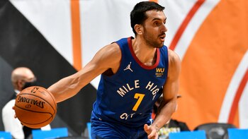 Una salvada, un doble “de contorsionista” y la asistencia más salvaje: las mejores jugadas de Campazzo en el triunfo de Denver ante Toronto
