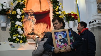 El párroco de San Cayetano habló sobre la crisis: “La cantidad de gente y el comedor son un termómetro de la realidad”