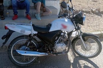 Motocicleta asegurada durante la detención