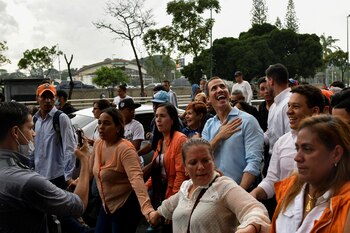 Los manifestantes caminaron un kilómetro