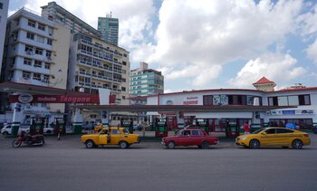 Largas filas para la gasolina