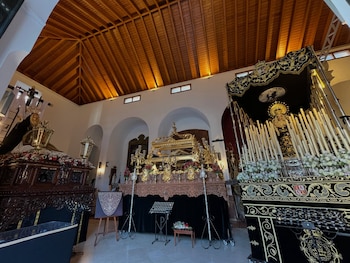 Los tres pasos del Viernes Santo: Señor Yacente, Soledad de María y Nuestra Señora de las Angustias de la Hermandad del Santo Entierro de Huelva