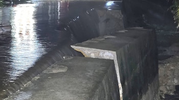 Las lluvias provocaron un hundimiento en la carretera entre Sayaxché y Cobán a la altura de la aldea El Paraíso.