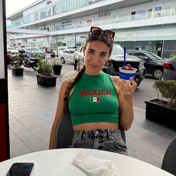 El comunicador compartió fotografías de su encuentro con Giorgia y desató miles de reacciones entre los aficionados.