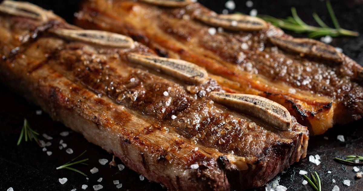 La incorporación de la sierra en el proceso de faena permitió la creación industrial del corte asado de tira.