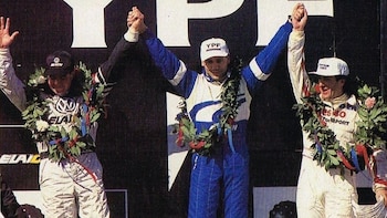 Compitió contra Senna, fue campeón del TC 2000, vende empanadas en España y a los 61 años vuelve a correr