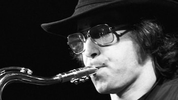 Vida y obra del músico que fusionó mejor que nadie los sonidos de América Latina con el jazz: a una década del adiós del Gato Barbieri