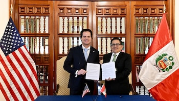 EEUU y Perú firman un acuerdo para atraer capital estadounidense a proyectos estratégicos en el país andino