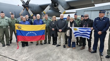 Uruguay envió el primer avión con ayuda humanitaria para Venezuela: “Este terremoto conmovió al mundo”
