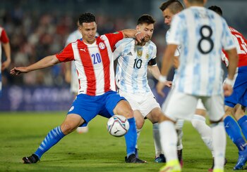 Messi sufre la férrea marca