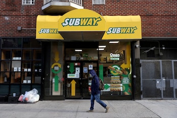 La investigación reveló que parte de los fondos ilícitos financió inversiones privadas, bienes de lujo y compras de joyas por montos superiores a USD 400.000. (REUTERS/Andrew Kelly/File Photo)