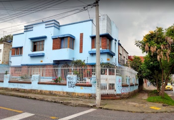 En los exteriores de ese