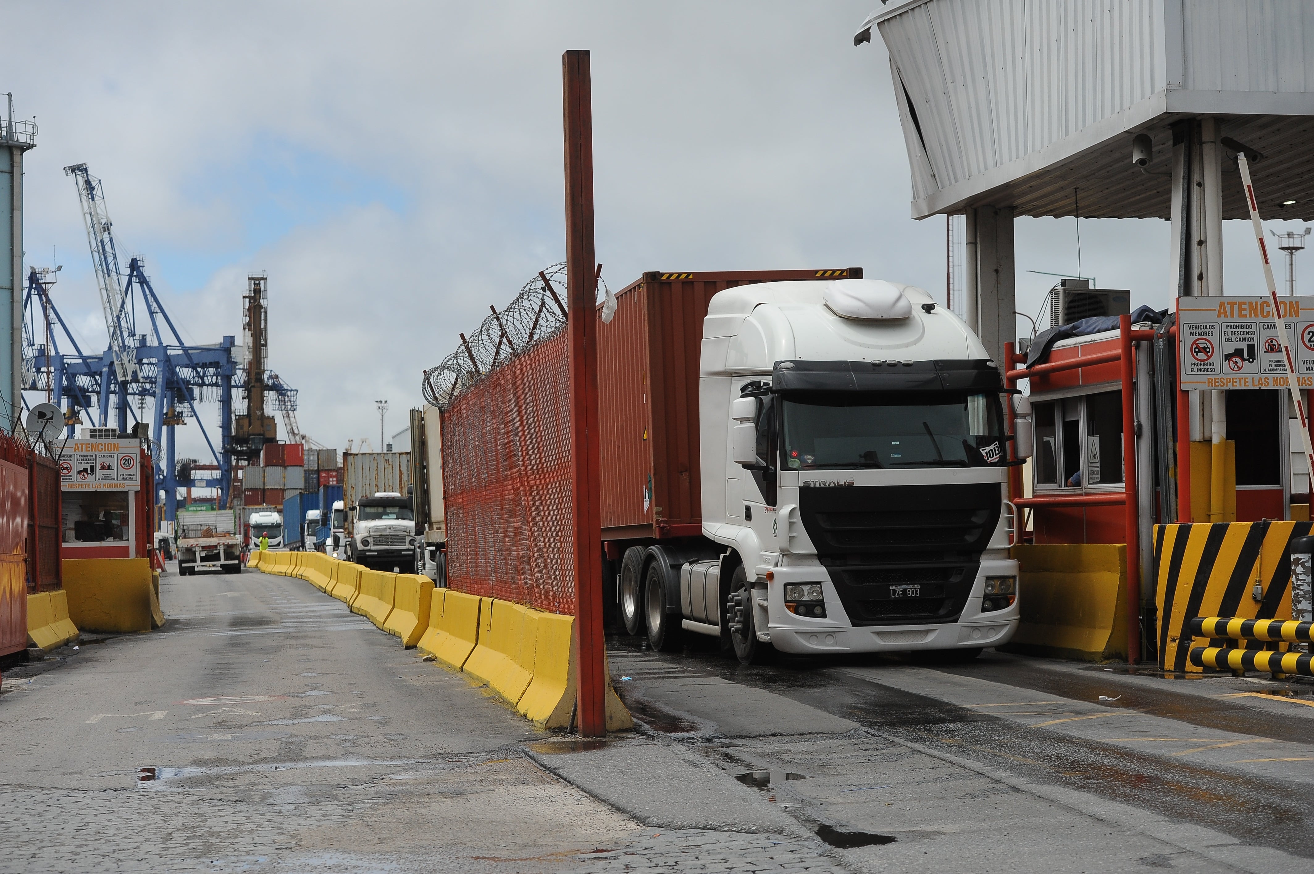 El flujo de camiones en los principales puertos del país fue particularmente alto en diciembre. (EFE)