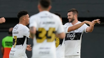 El golazo de Tim Payne, el fenómeno viral del Mundial, en su debut como jugador de Olimpia de Paraguay: “Un cuento de hadas”