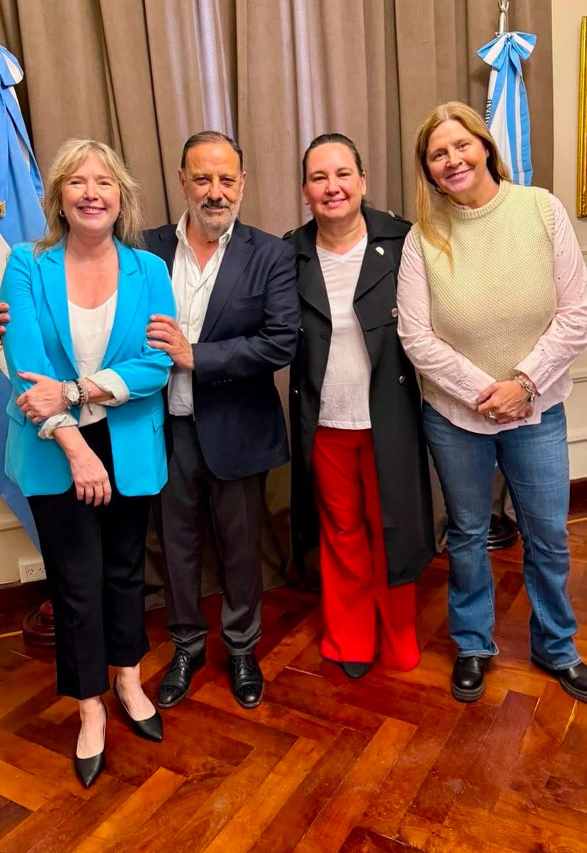 Cristina Álvarez Rodriguez junto a Ricardo Quintela. La funcionaria fue la representante del MDF en La Rioja