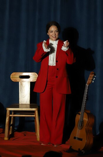 La cantante mexicana recibe sus