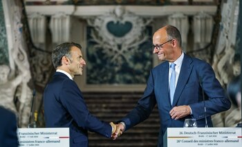 Los líderes anunciaron que soldados alemanes participarán por primera vez en ejercicios nucleares franceses este año (EFE)