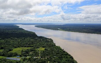 El majestuoso río Amazonas es quizá el atractivo más representativo de Leticia - crédito Jaime Saldarriaga/Reuters