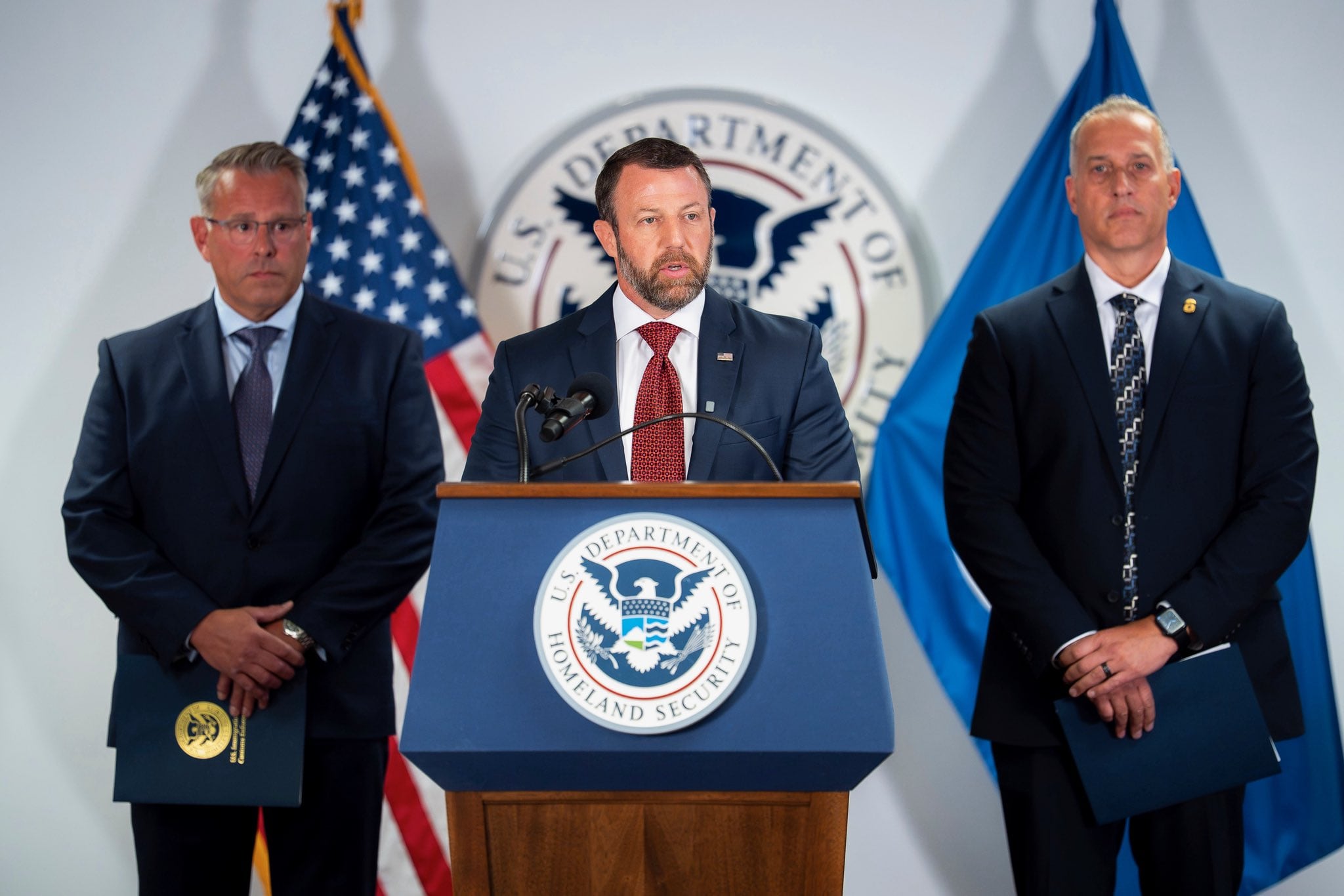 Markwayne Mullin anunció el rediseño del sello del Departamento de Seguridad Nacional cerca del 25.º aniversario de los atentados del 11 de septiembre de 2001 (@SecMullinDHS)