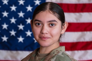 Esta imagen sin fechar, proporcionada por el Ejército de Estados Unidos, muestra a la soldado Isabella Gonzales, de 19 años y originaria de Carrollton, Texas. (Ejército de Estados Unidos vía AP)