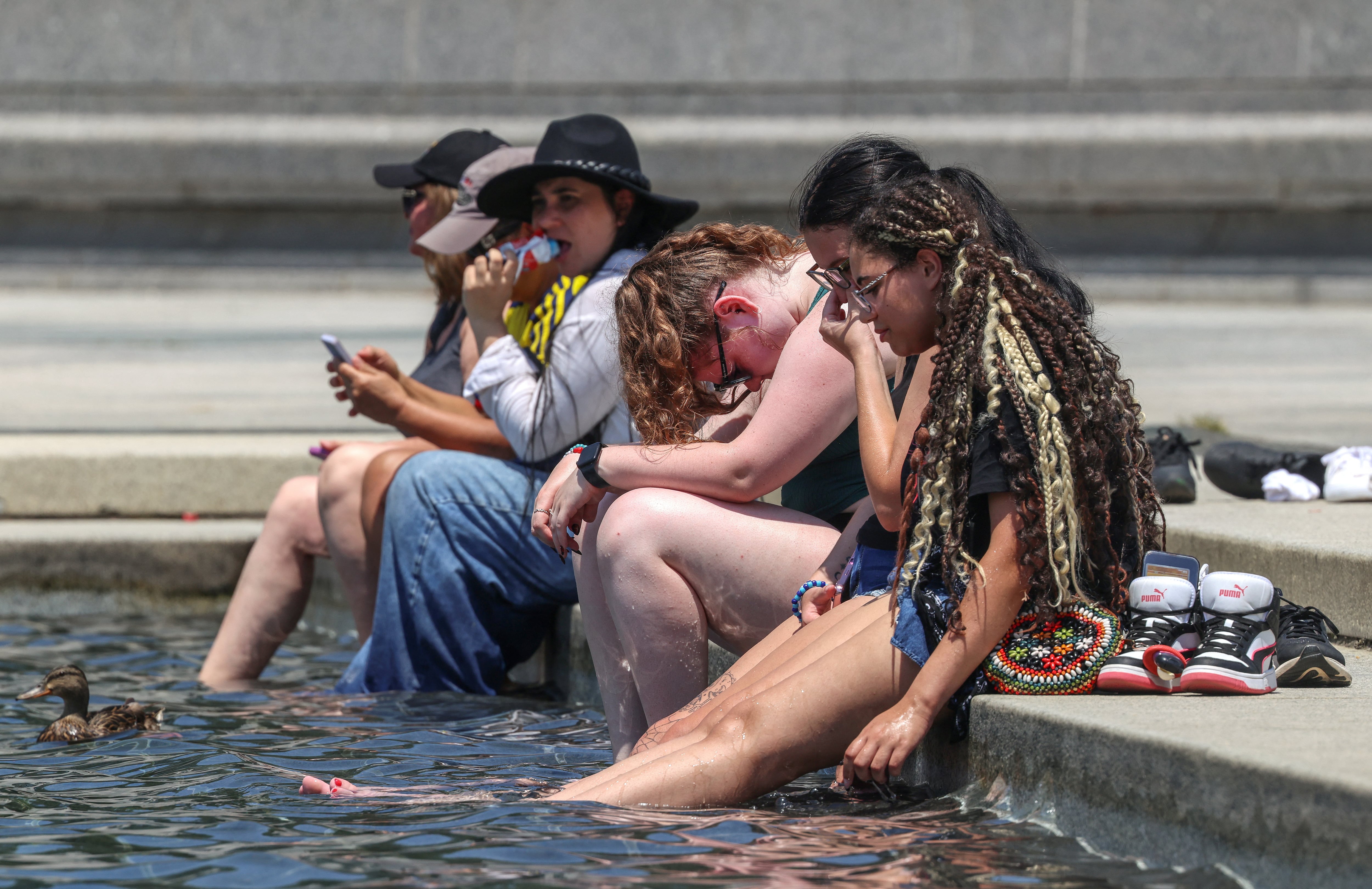 Más de 80 millones de personas en la costa este de Estados Unidos enfrentan una ola de calor histórica con temperaturas récord en mayo. (REUTERS/Evelyn Hockstein)