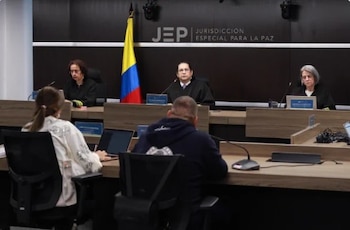 El proceso, centrado en la responsabilidad del coronel retirado Juan Carlos Figueroa Suárez, abrió un espacio para que familiares, autoridades indígenas y magistrados confrontaran directamente al excomandante sobre los crímenes cometidos por sus tropas entre 2004 y 2005 - crédito JEP