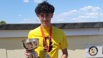 Luis Guembes, joven futbolista peruano,